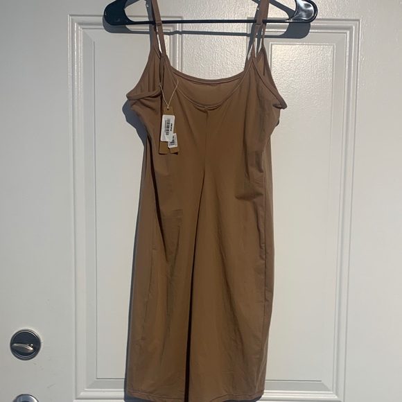 SKIMS Fits Everybody Slip dress Color Sienna size large Nordstrom rack return - Picture 6 of 7